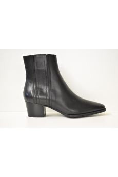 Tod's Pointed Toe Black Ankle Boots