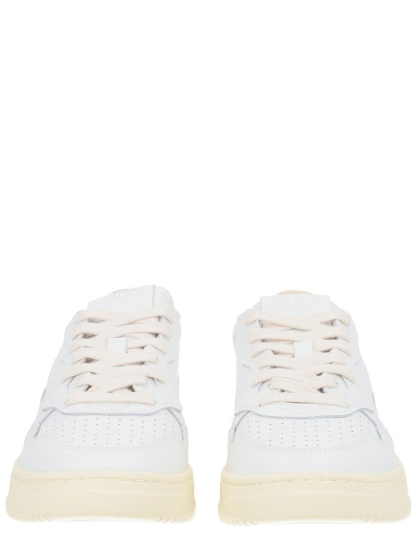Autry Medalist Low Vintage Leather Sneakers