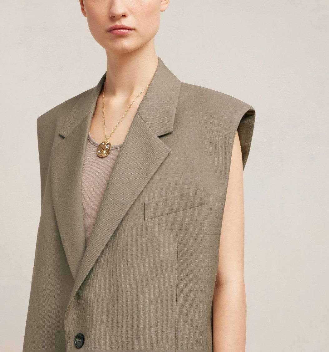 Ami Sleeveless Tailored Blazer With Notch Lapel