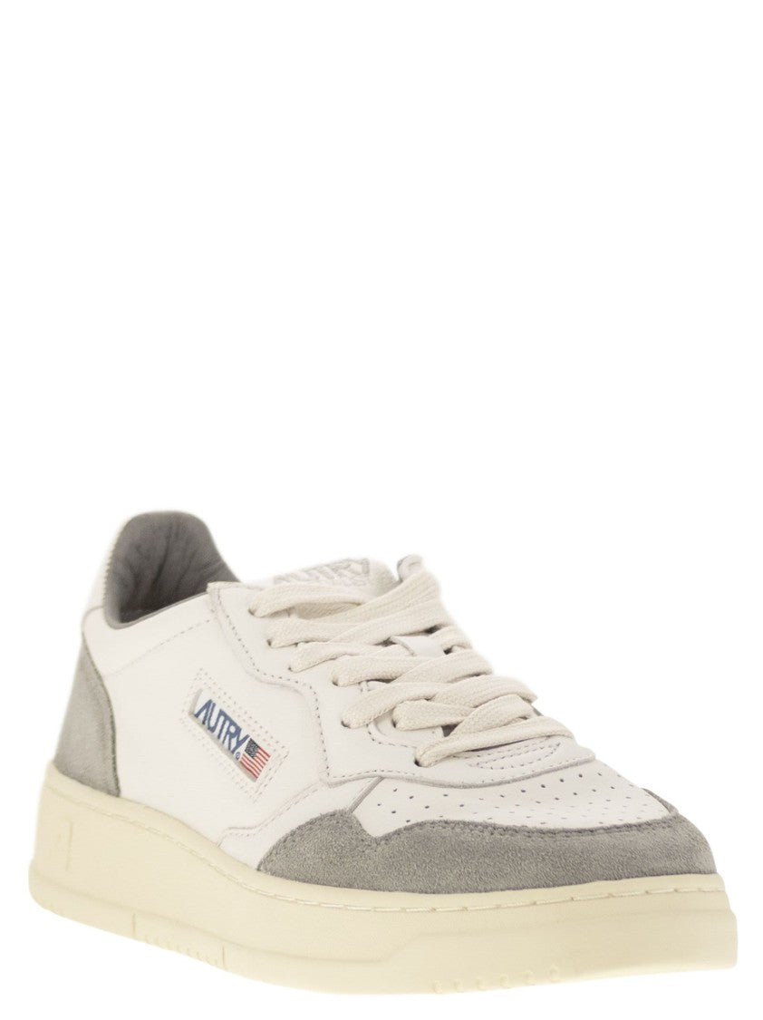 Autry Medalist Low - White Leather And Suede Sneakers In Powder