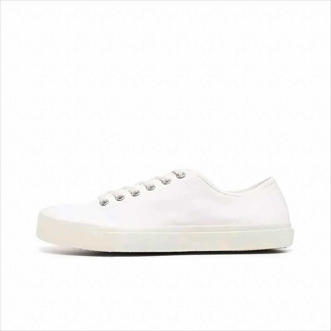 Maison Margiela Minimalist Low-Top Sneakers With Split-Toe Design