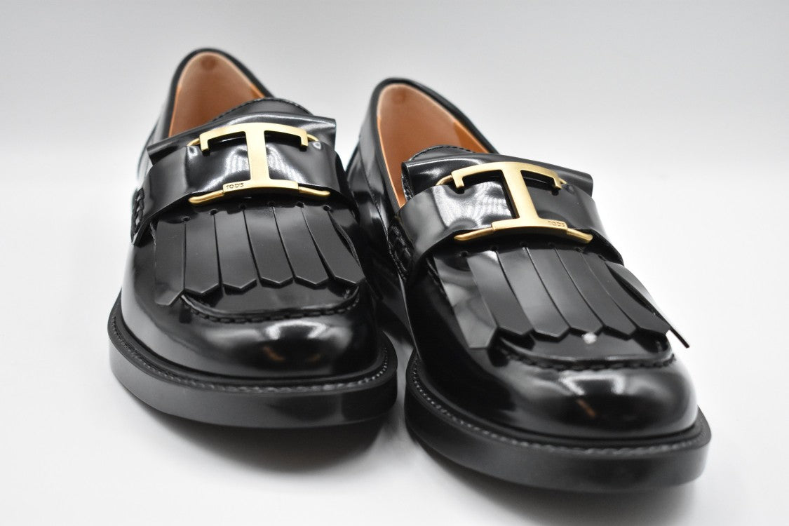 Tod's Lace-Up Flat Shoes With Elegant Fringed Detail And Gold Buckle Accent