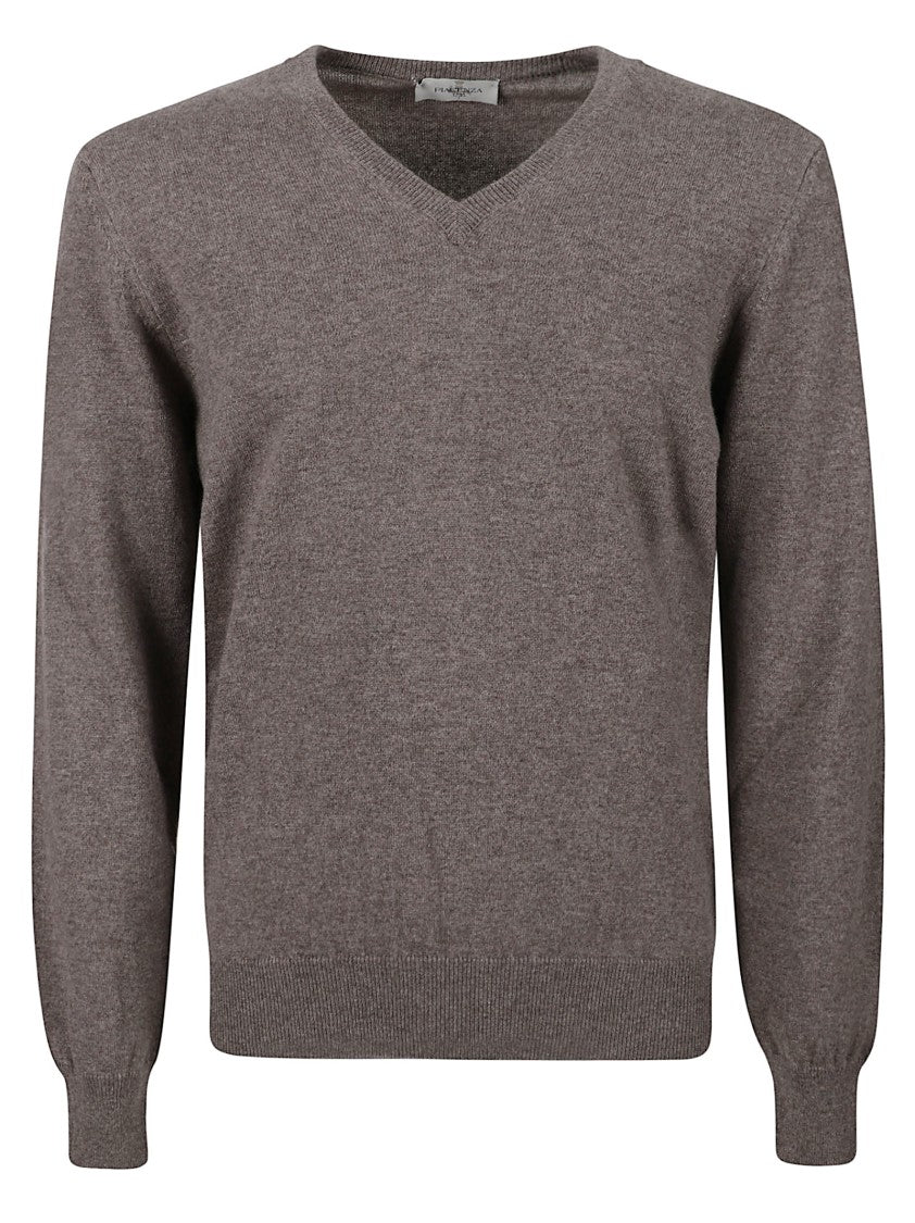 Piacenza Cashmere V-Neck Cashmere Sweater With Ribbed Detailing