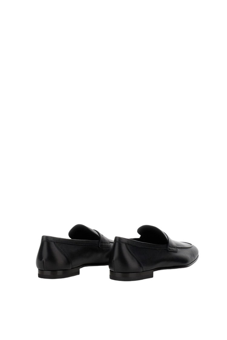 Tod's Classic Leather Moccasin With Subtle Monogram Detail