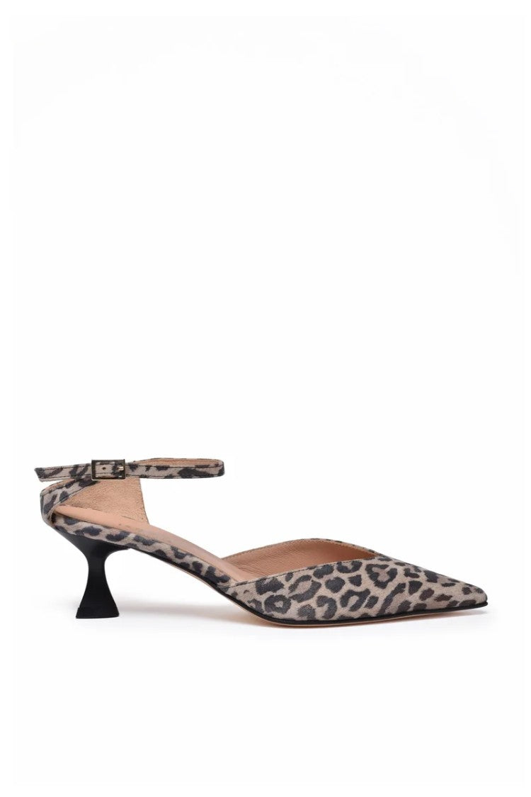 Isabelle Paris Beige Brown Fabric Chanel Pumps