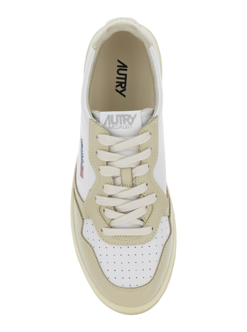 Autry Medalist' Beige Low Top Sneakers
