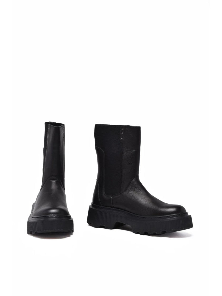Janet & Janet Black Rubber-Blend Platform Ankle Boots
