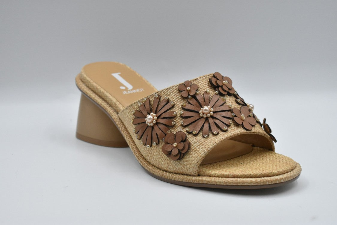 Jeannot Low-Heeled Beige Sandals With Floral Embellishments