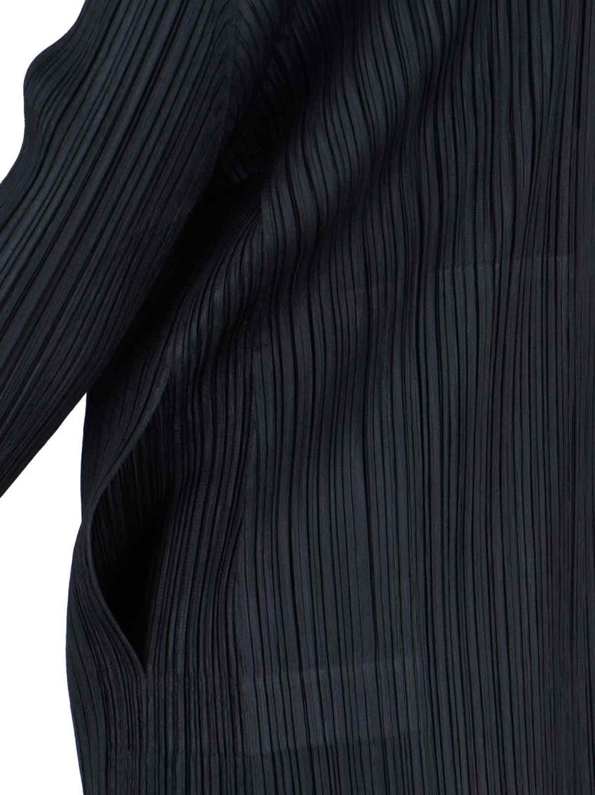 Pleats Please Minimalist Black Jacket With Tailored Fit And Clean Lines
