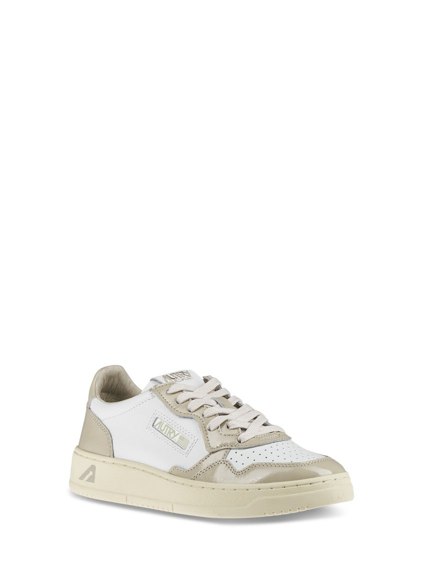 Autry Low-Top Sneakers Combining Smooth And Patent Leather