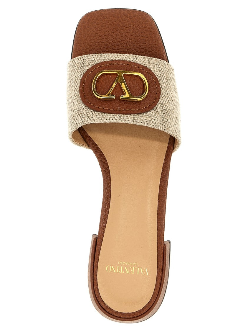 Valentino Garavani Vlogo Slides