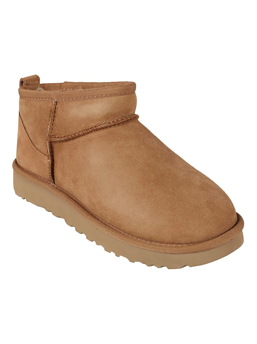 Ugg Ankle Boots With Smooth Leather Finish And Comfortable Twinface Lining