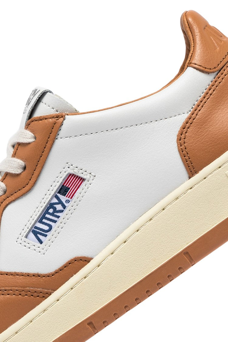 Autry Women’S Medalist Bicolor Leather Sneakers White/Hazelnut