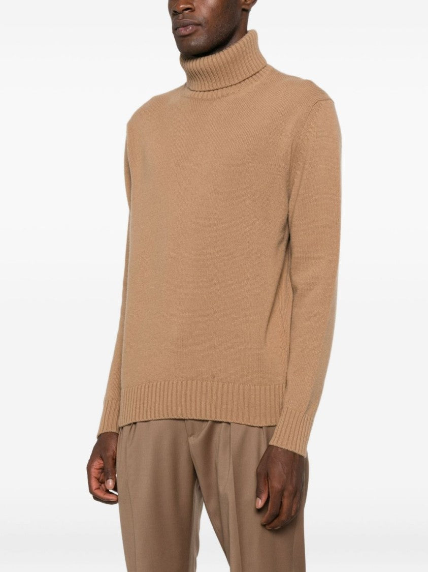 Seven Gauge Timeless Camel Knit Sweater With Smooth Texture