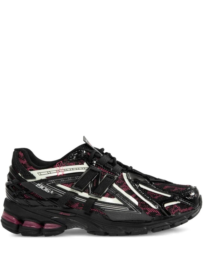 New Balance Dynamic Design Sneakers With Burgundy Accents