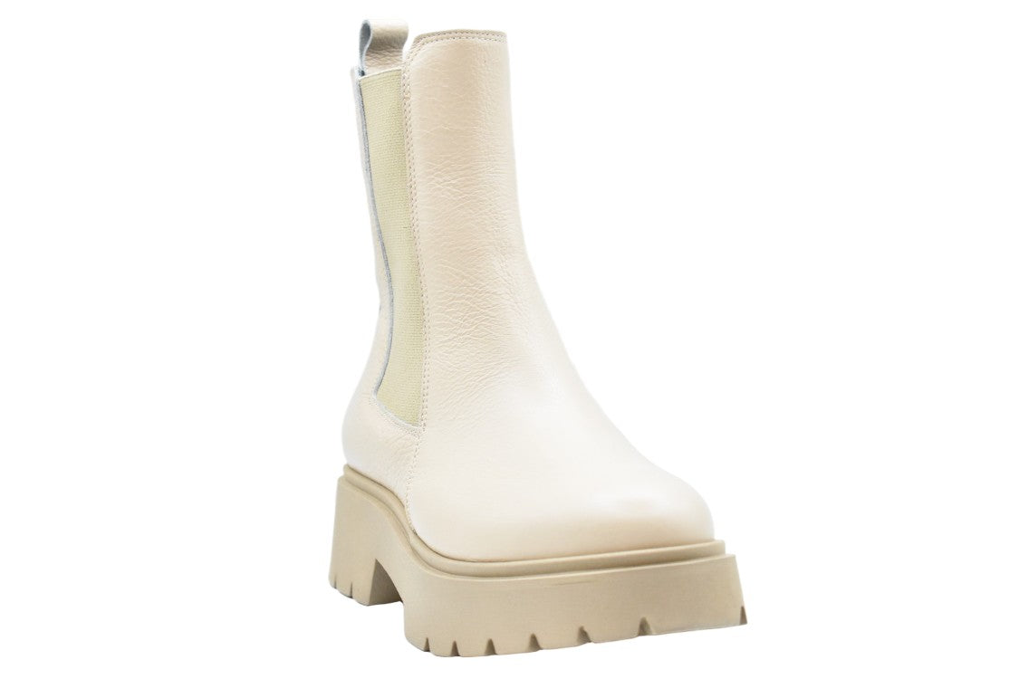 Janet & Janet Lace-Up Camel Leather Flat Shoes