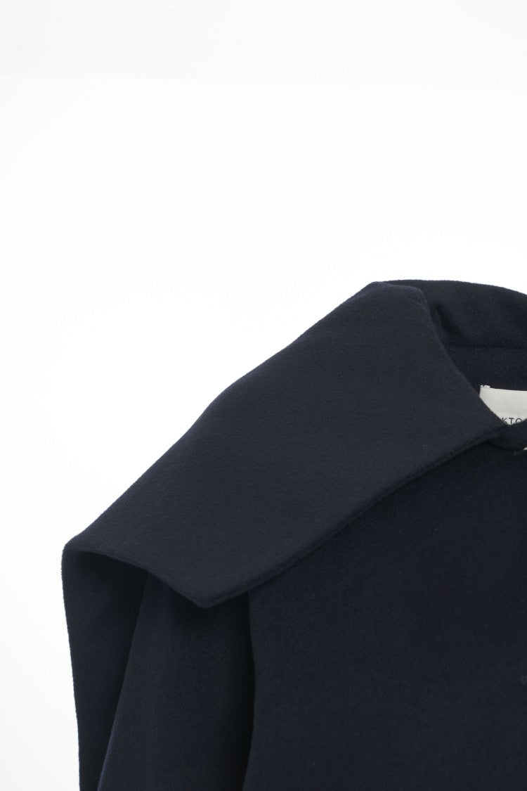 Viktoria Chan Cappotto 'Portia' With Dramatic Collar And Boxy Silhouette