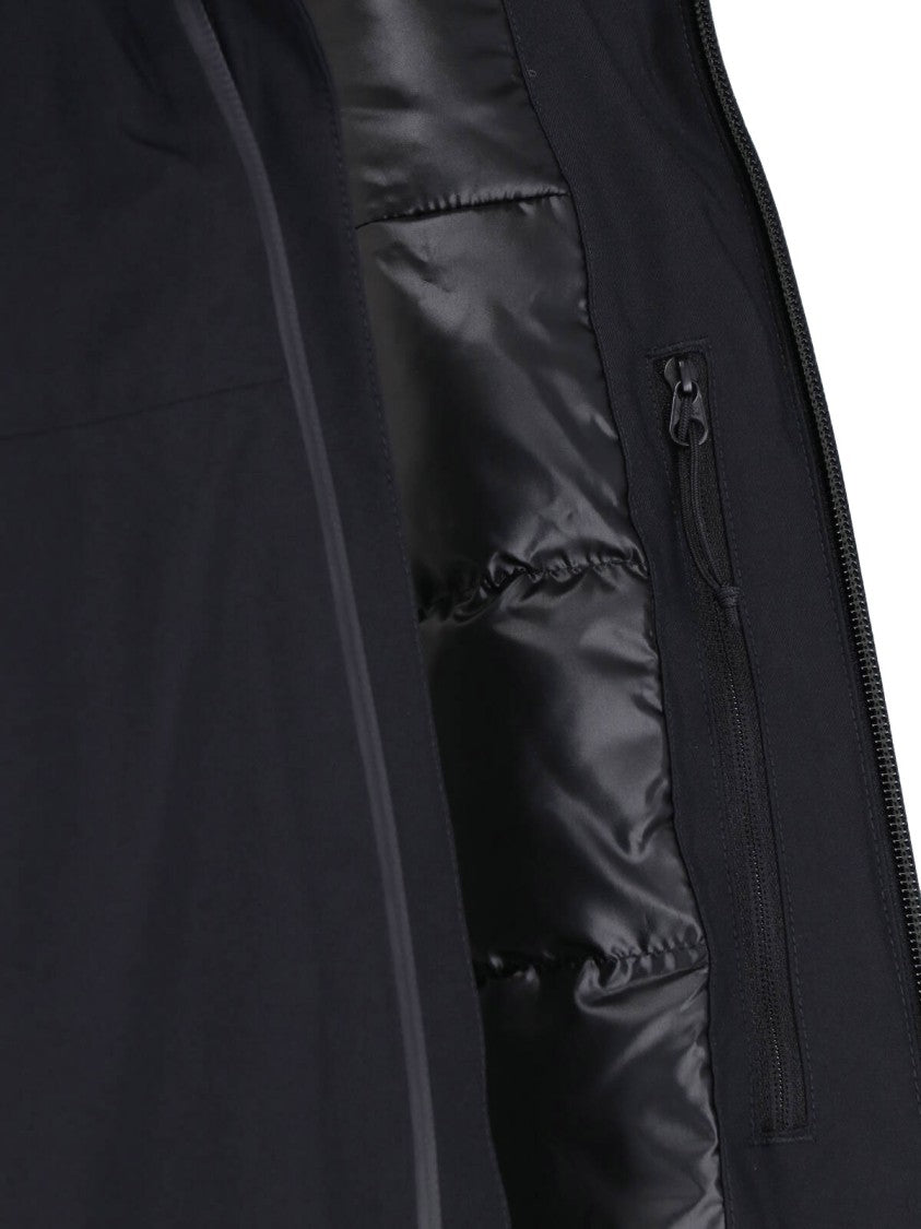 The North Face Mountain Range Hooded Jacket With Full Zip Closure