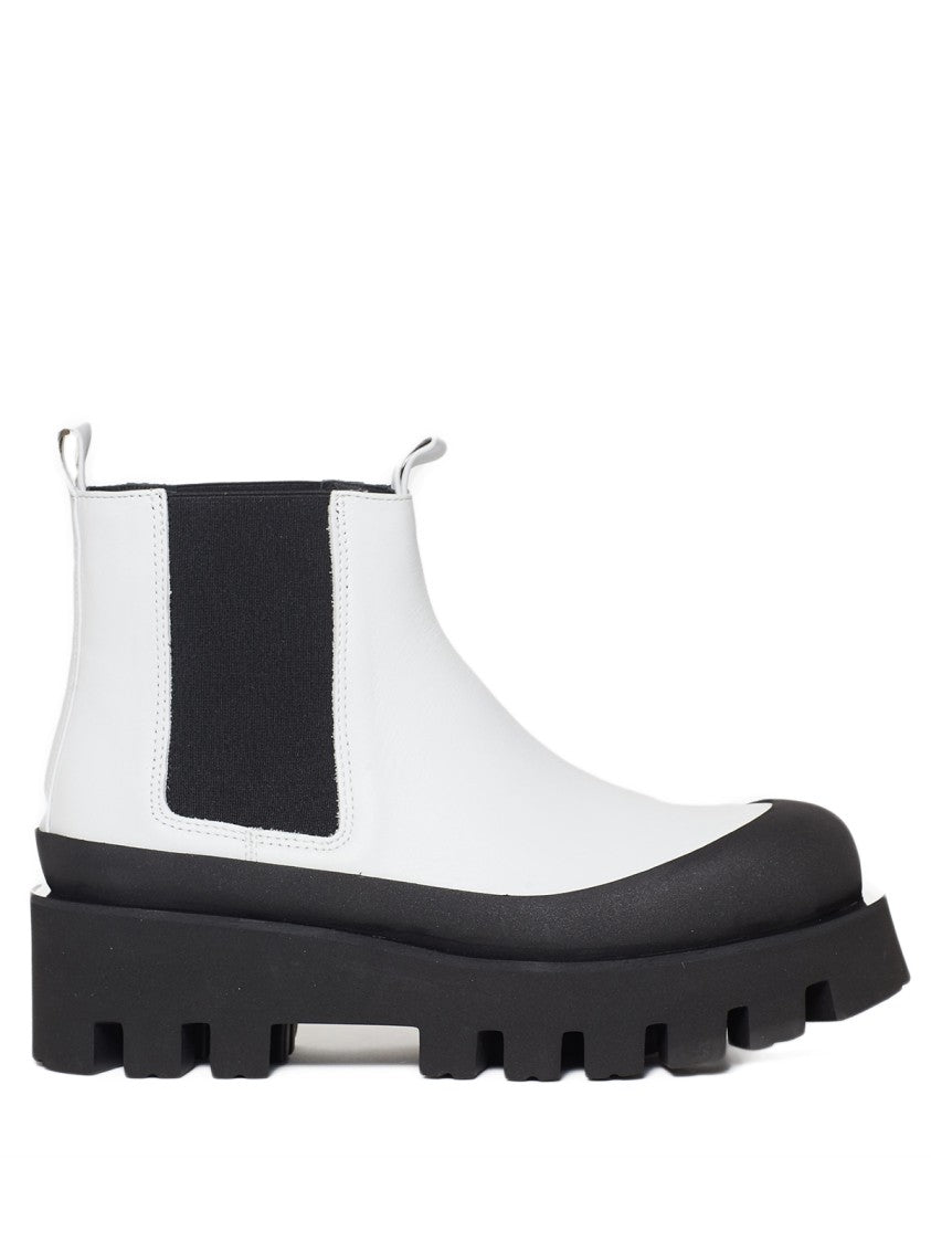 Paloma Barceló White Leather Chelsea Boots With Ultramodern Design