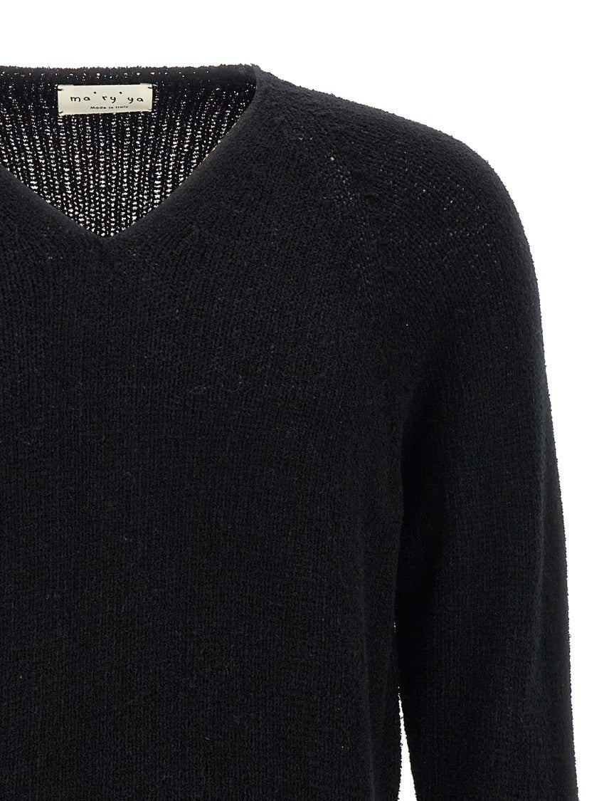 Ma'ry'ya Textured Bouclé Knit Sweater With V-Neck