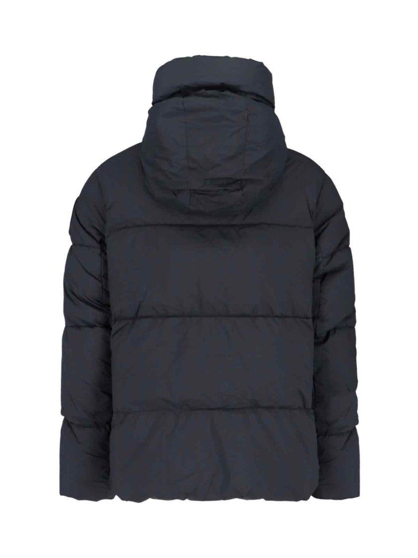 Canada Goose Structured Minimalist Black Jacket With Front Zipper Closure