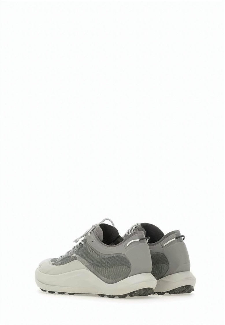 Roa Textured Grey Sneakers With Layered Upper
