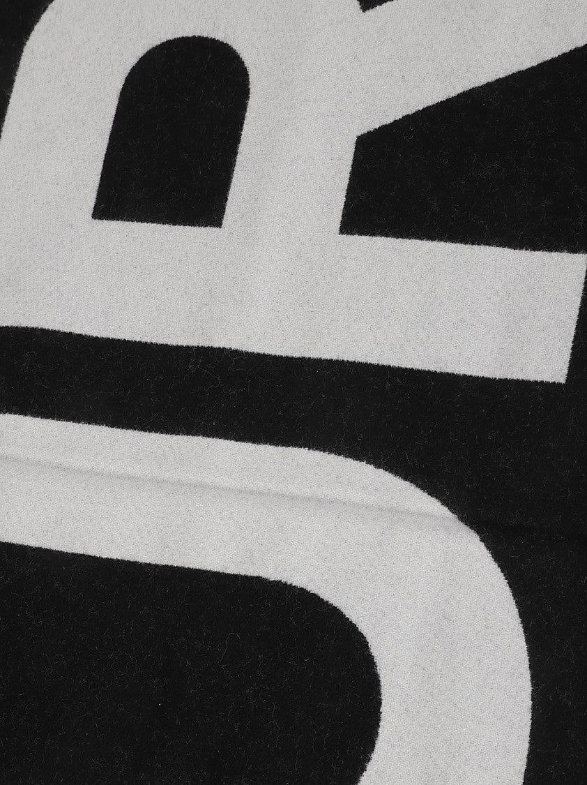 Burberry Wool Sports Scarf