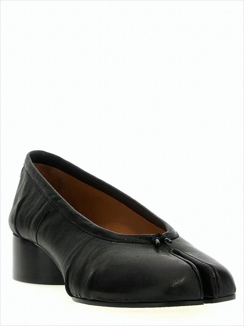 Maison Margiela Distinctive Black Flat Shoes With Split-Toe Design
