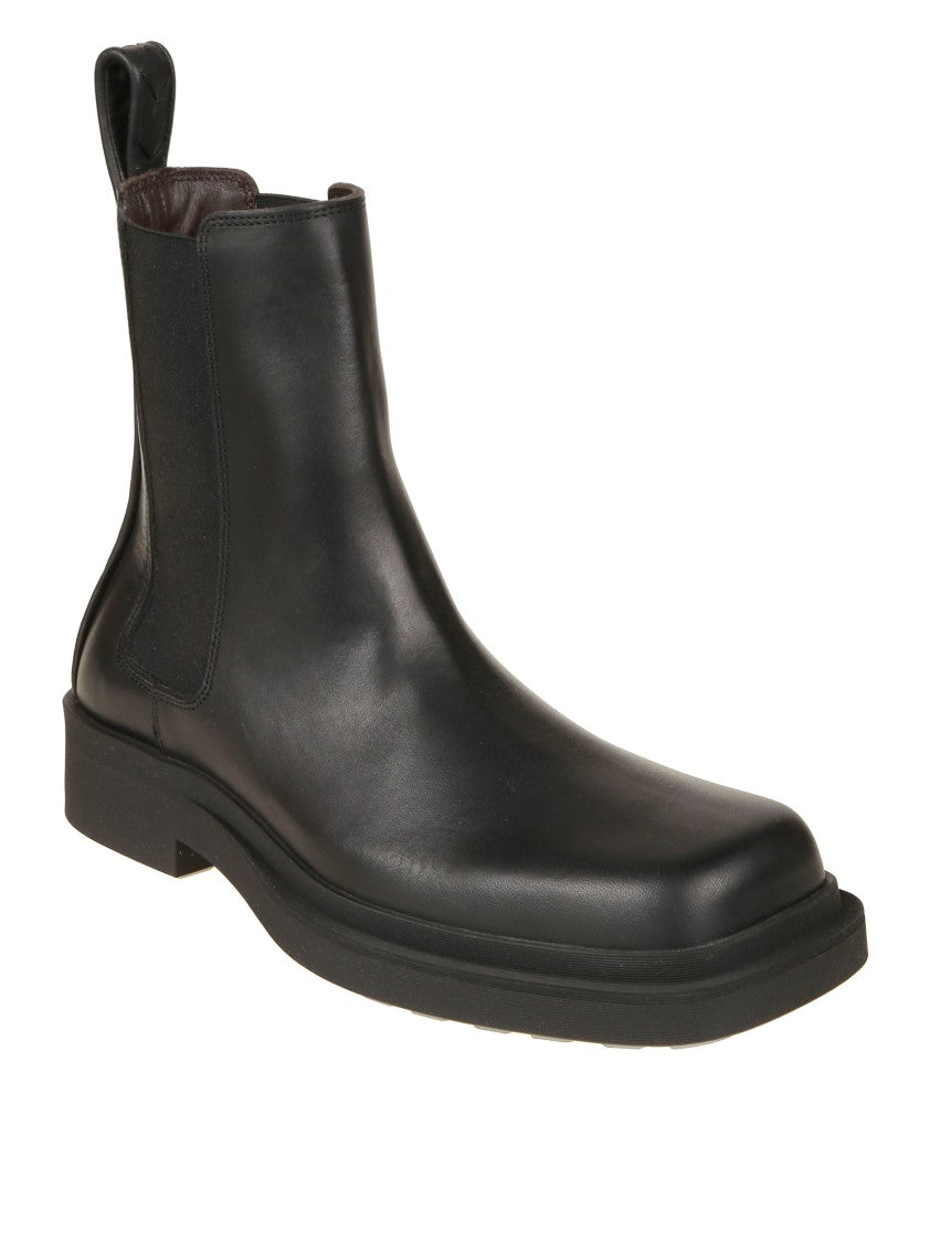 Bottega Veneta Minimalist Black Boots With Classic Silhouette