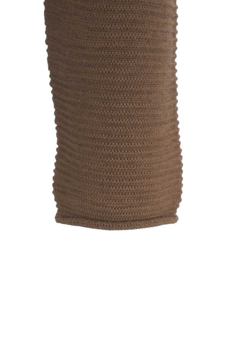 Hannes Roether Ribbed Knit Sweater With Classic Crew Neckline