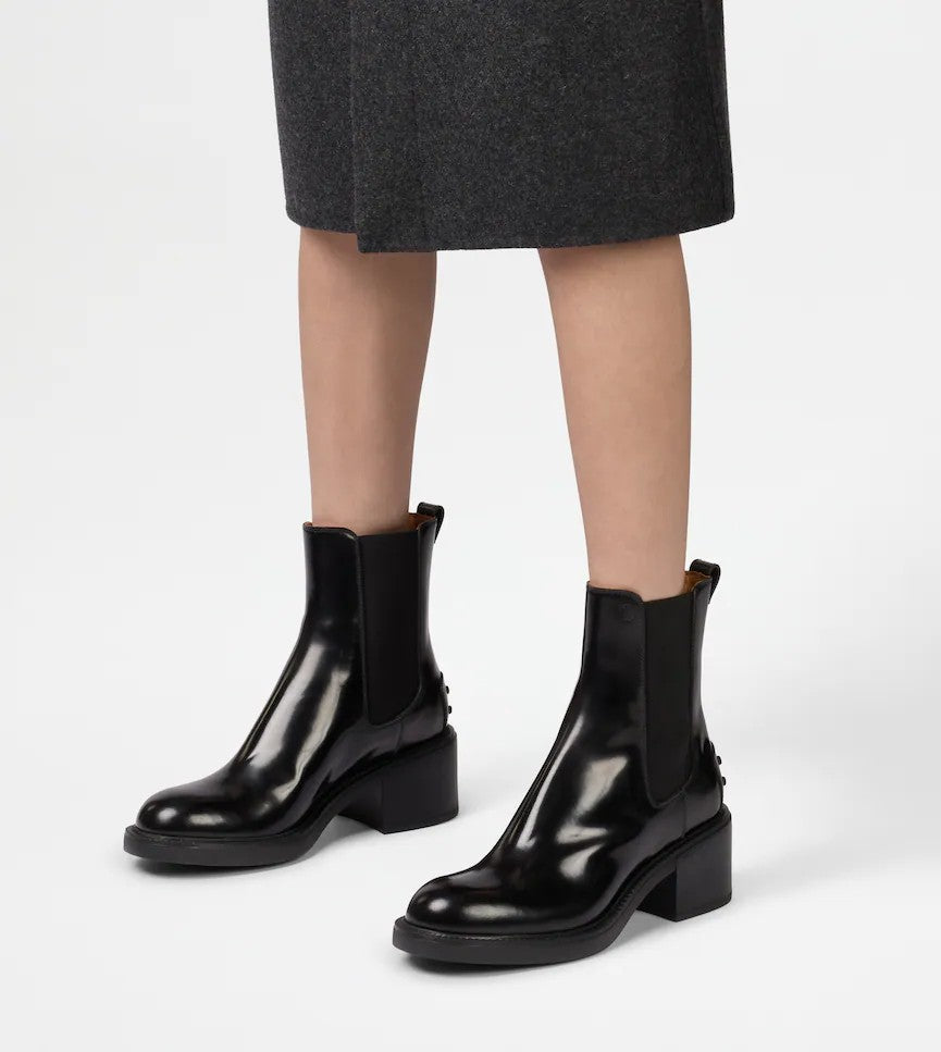Tod's Elegant Calfskin Ankle Boots With Rubber Sole