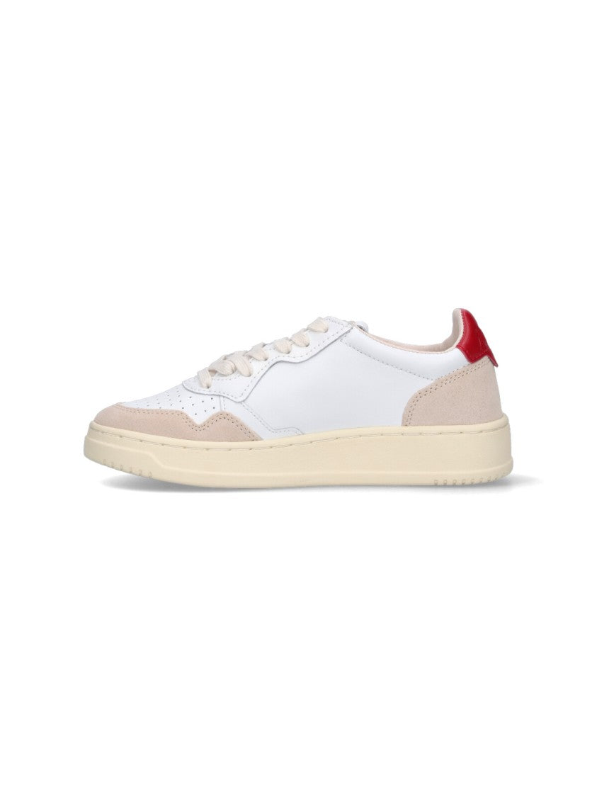 Autry "Medalist 01" Low Sneakers, In White Leather