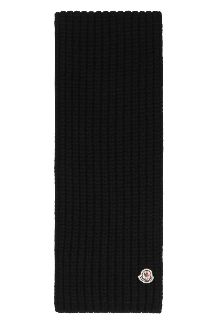 Moncler Classic Rectangular Black Scarf With Smooth Texture