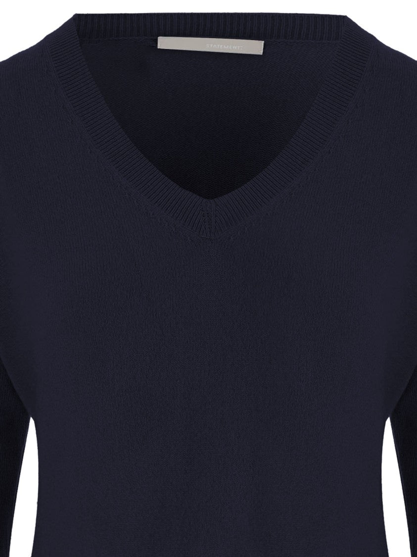 Allude Ribbed V-Neck Cashmere Sweater With Long Sleeves
