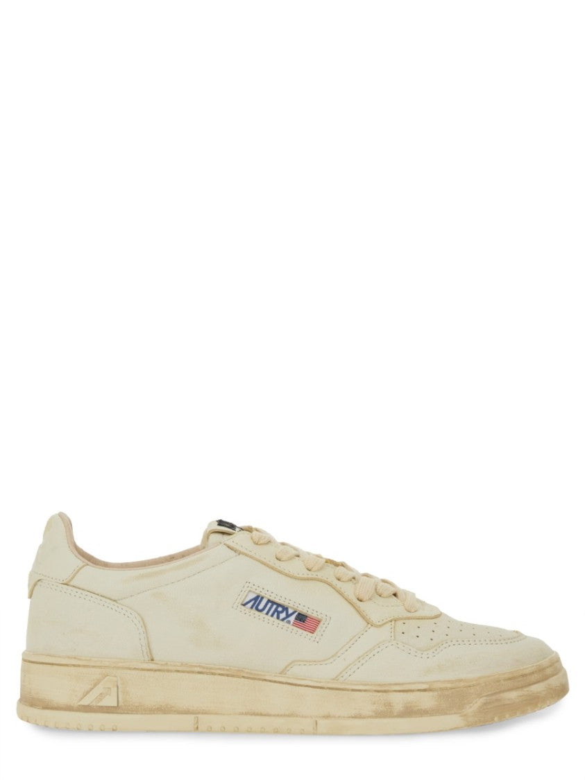 Autry Medalist Low Super Vintage Sneakers
