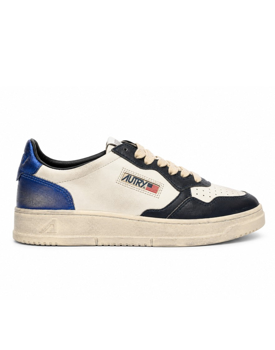 Autry Low-Top Vintage Sneakers With Blue Accents And Classic Design