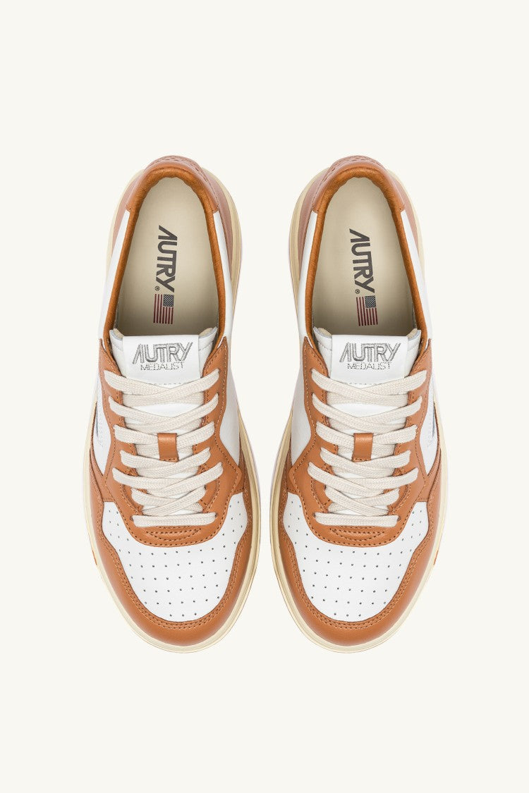 Autry Women’S Medalist Bicolor Leather Sneakers White/Hazelnut