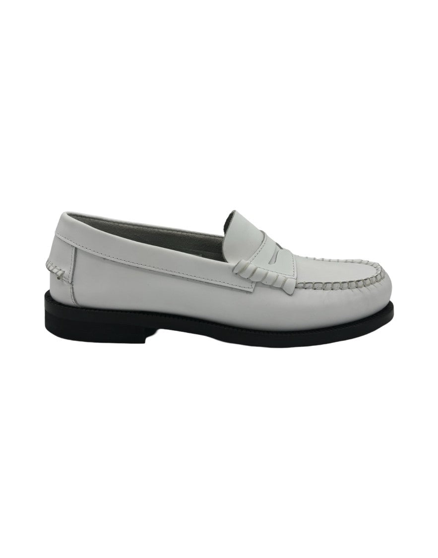 The Sharp Corner Off-White Leather Women's Oxford Loafer