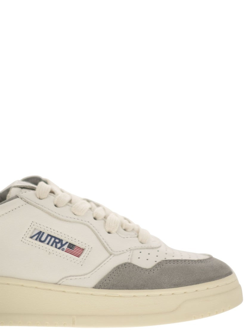Autry Medalist Low - White Leather And Suede Sneakers In Powder