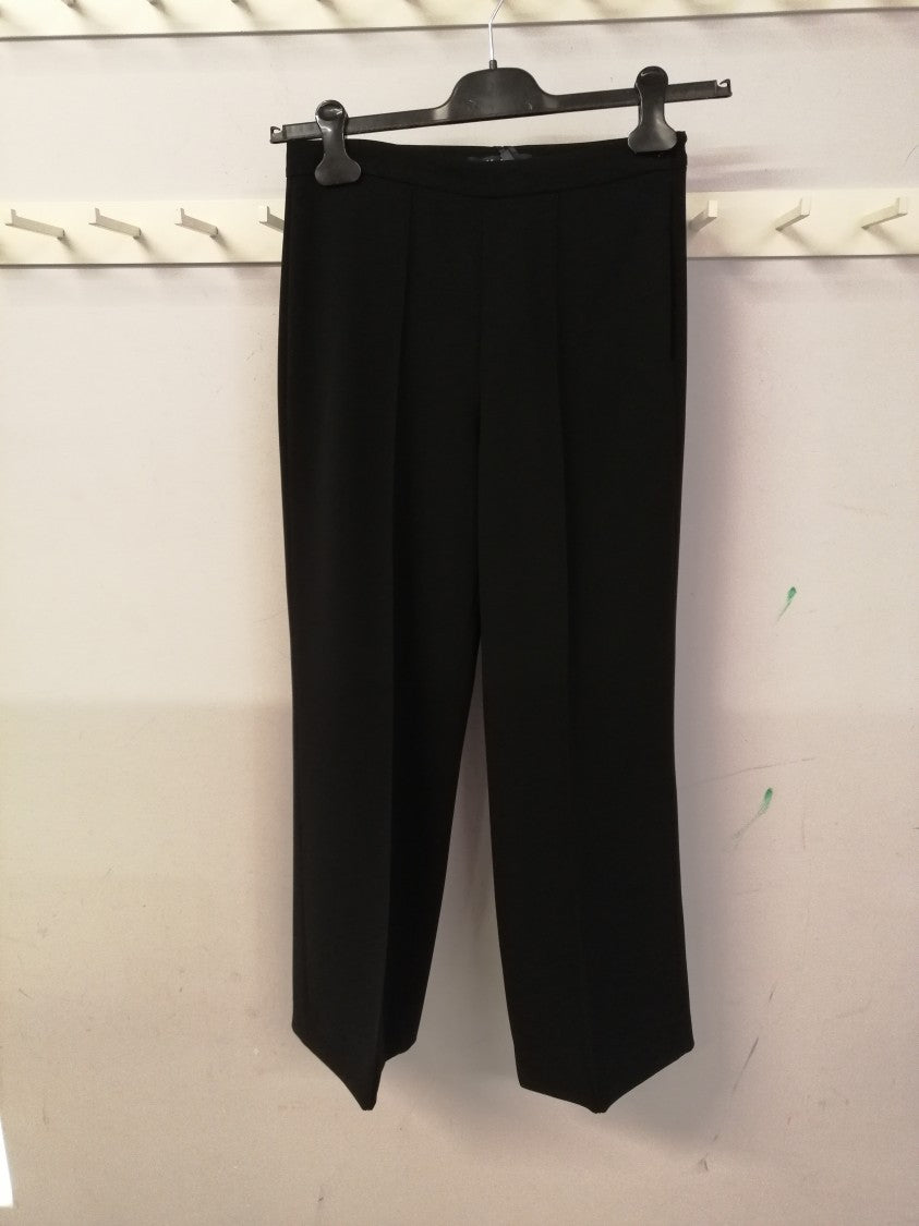 Max Mara Tailored Black Trousers With Subtle Pleats