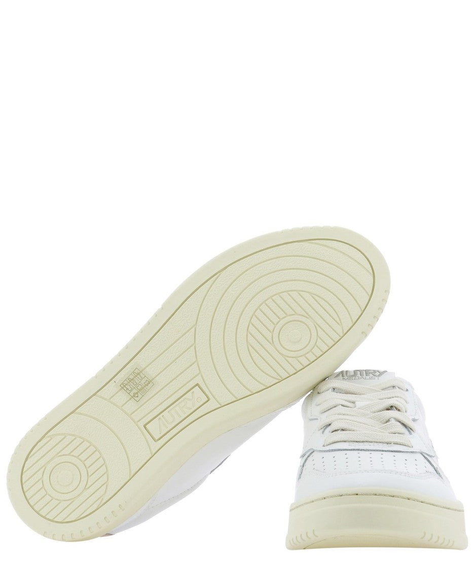 Autry Low-Top Sneakers With Clean Design And Timeless Appeal