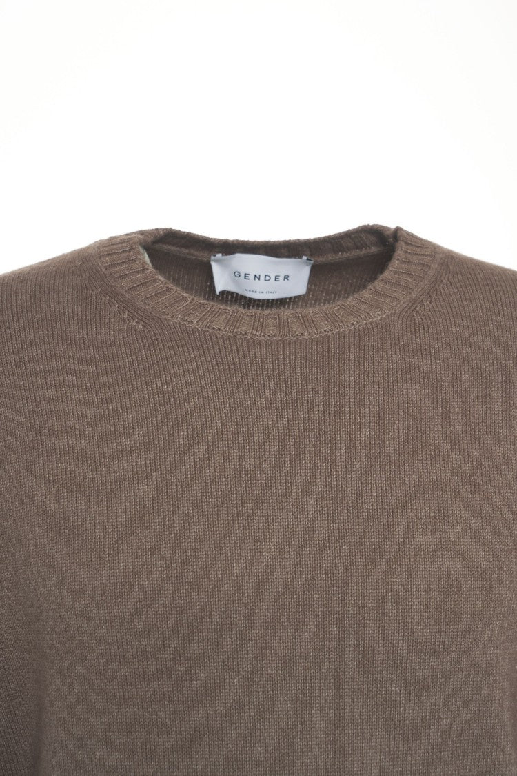 Gender Round Neck Fine Knit Sweater With Ribbed Details