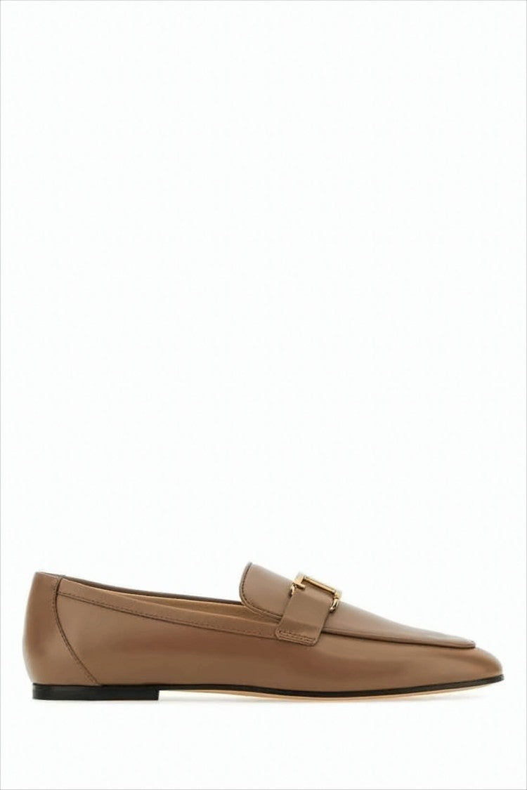 Tod's Pointed-Toe Leather Loafer With Gold-Tone Buckle Detail