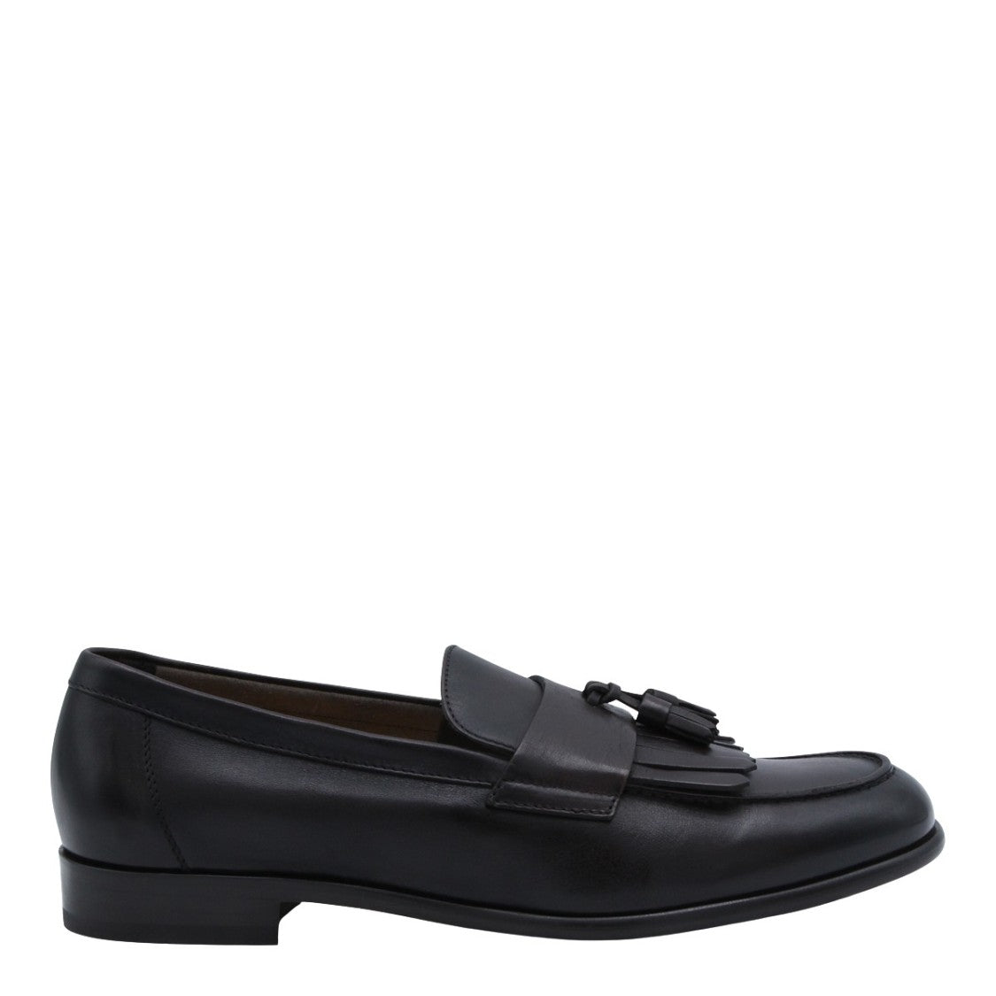Doucal's Polished Black Loafers With Rounded Toe