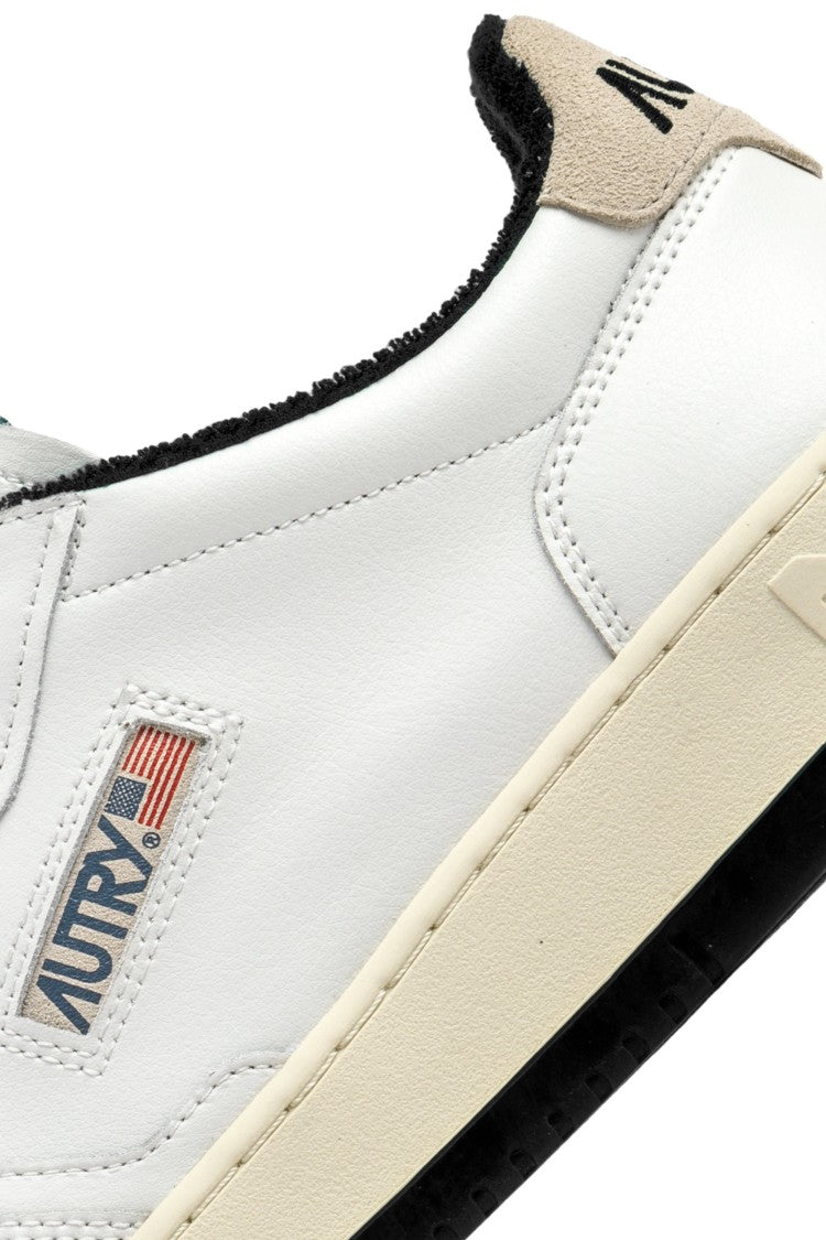 Autry Women’S Medalist Leather Sneakers