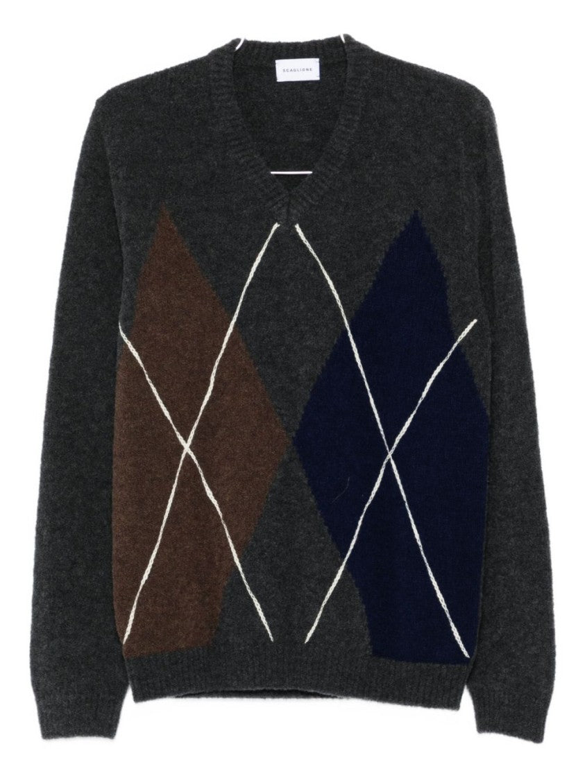 Scaglione V-Neck Argyle Knit Sweater In Charcoal