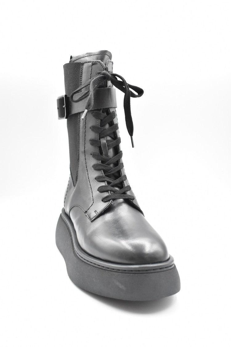 Janet & Janet Laced Flat Shoes With Chunky Sole And Adjustable Ankle Strap