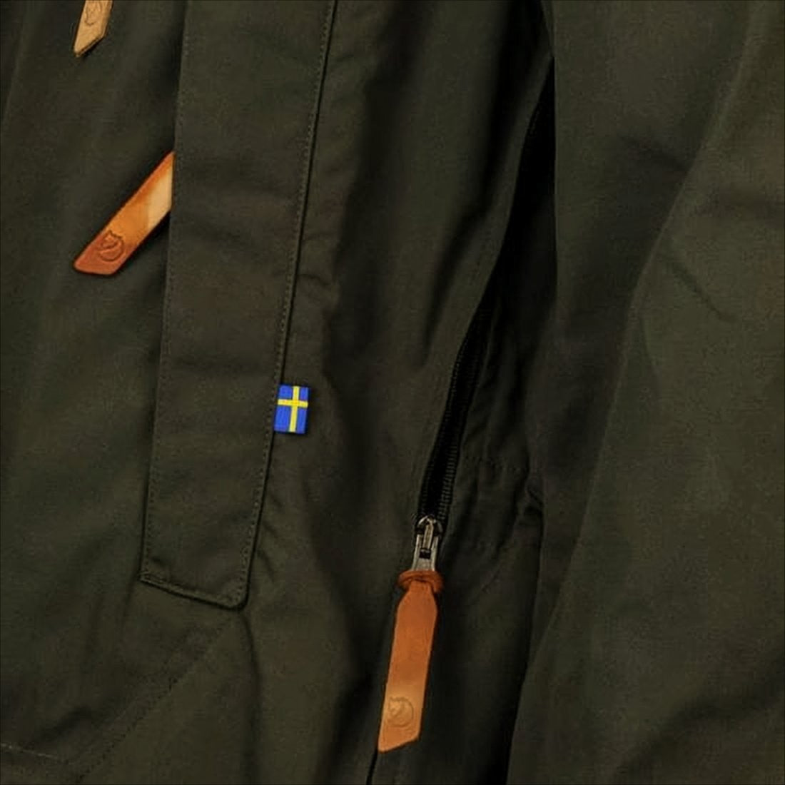 Fjallraven Kanken High-Collar Casual Jacket With Zippered Closure And Adjustable Drawstrings