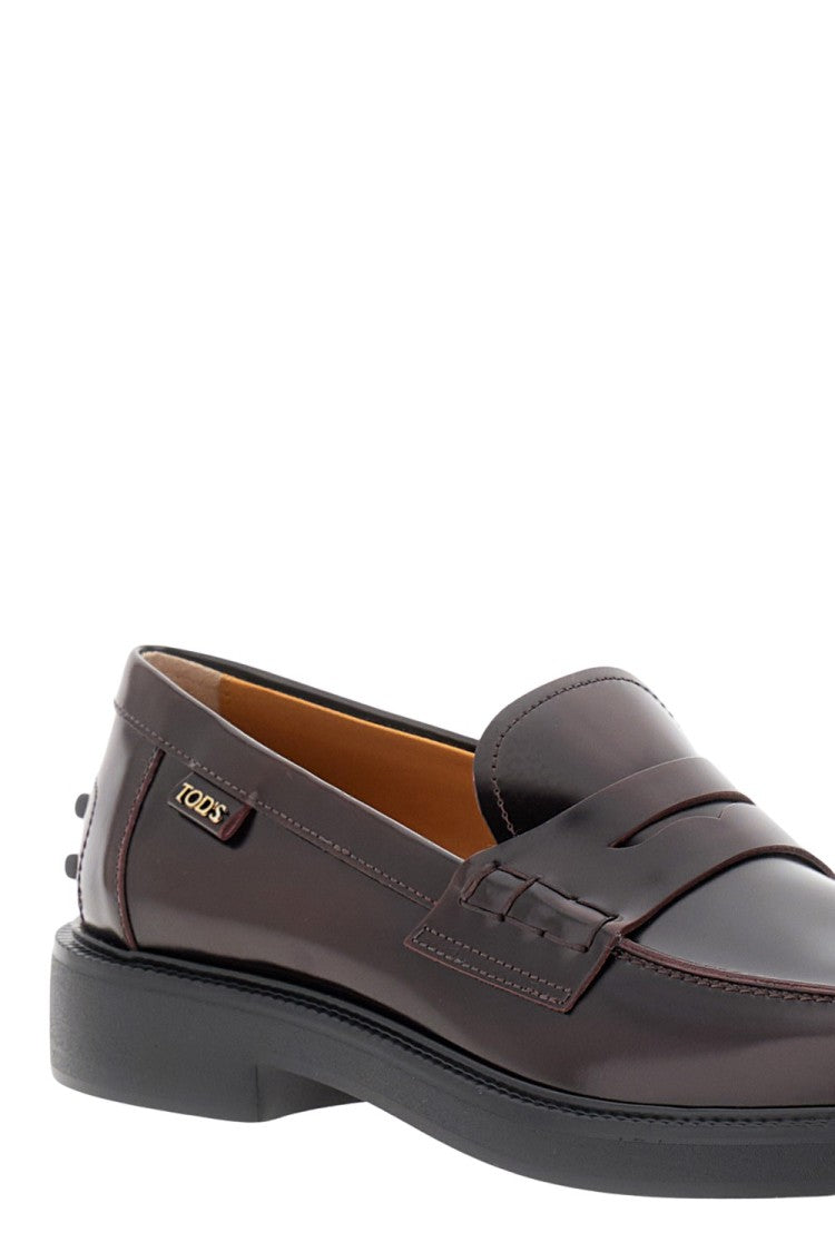 Tod's Polished Leather Moccasin With Subtle Logo Detailing