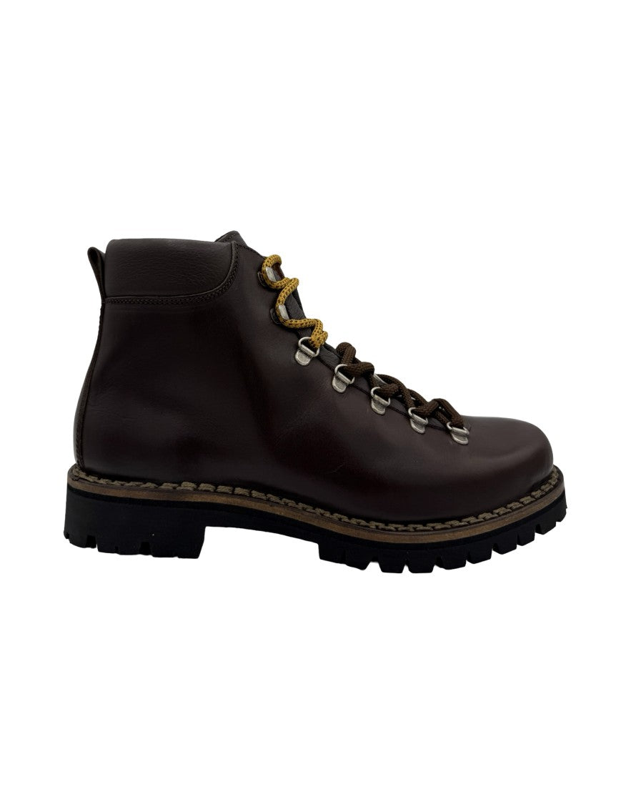 Yoshino Ankle-High Rugged Boots With Two-Tone Laces